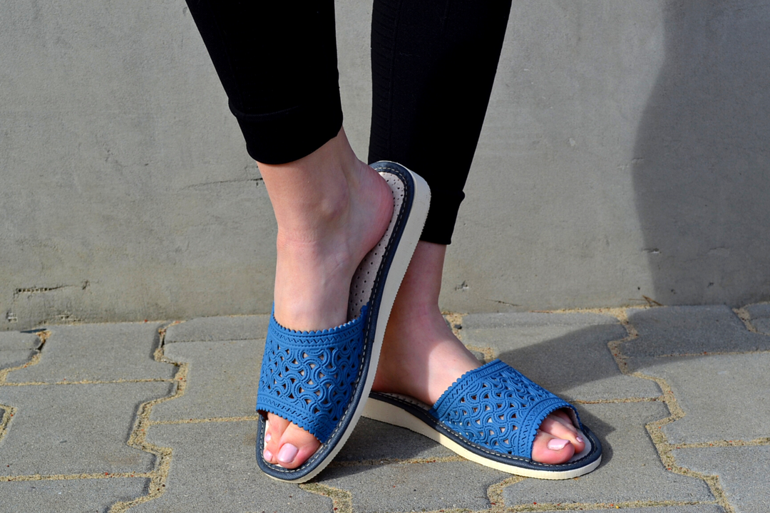 Julia - Bedroom slippers for women - Reindeer Leather