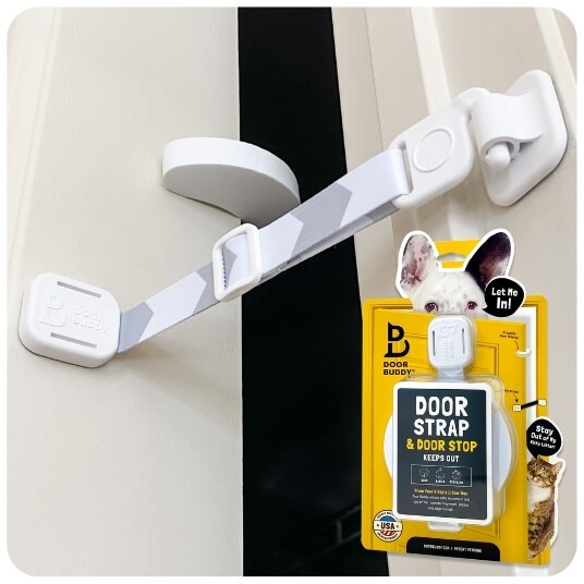 door latch and door stop for cats and dogs - article image