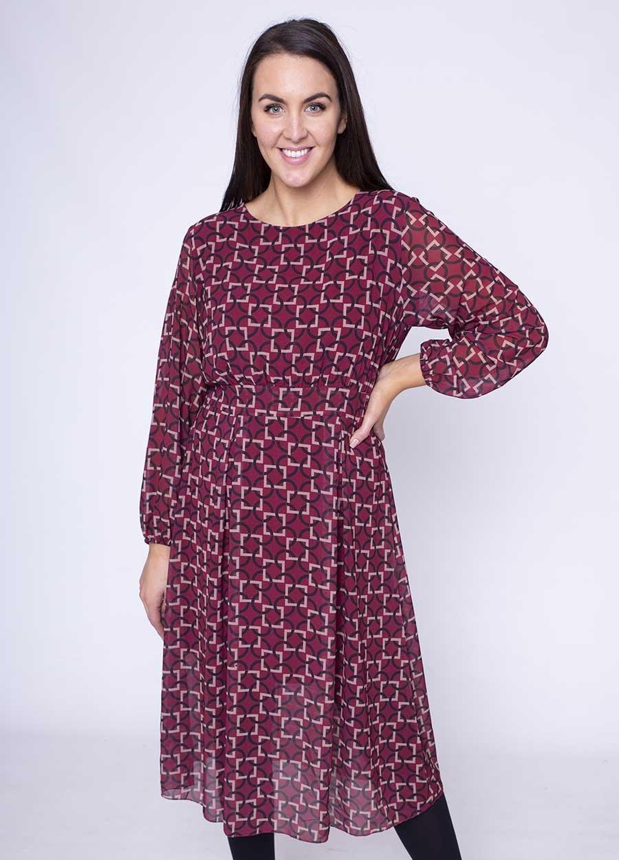 Single Pleat Chiffon Dress in Wine